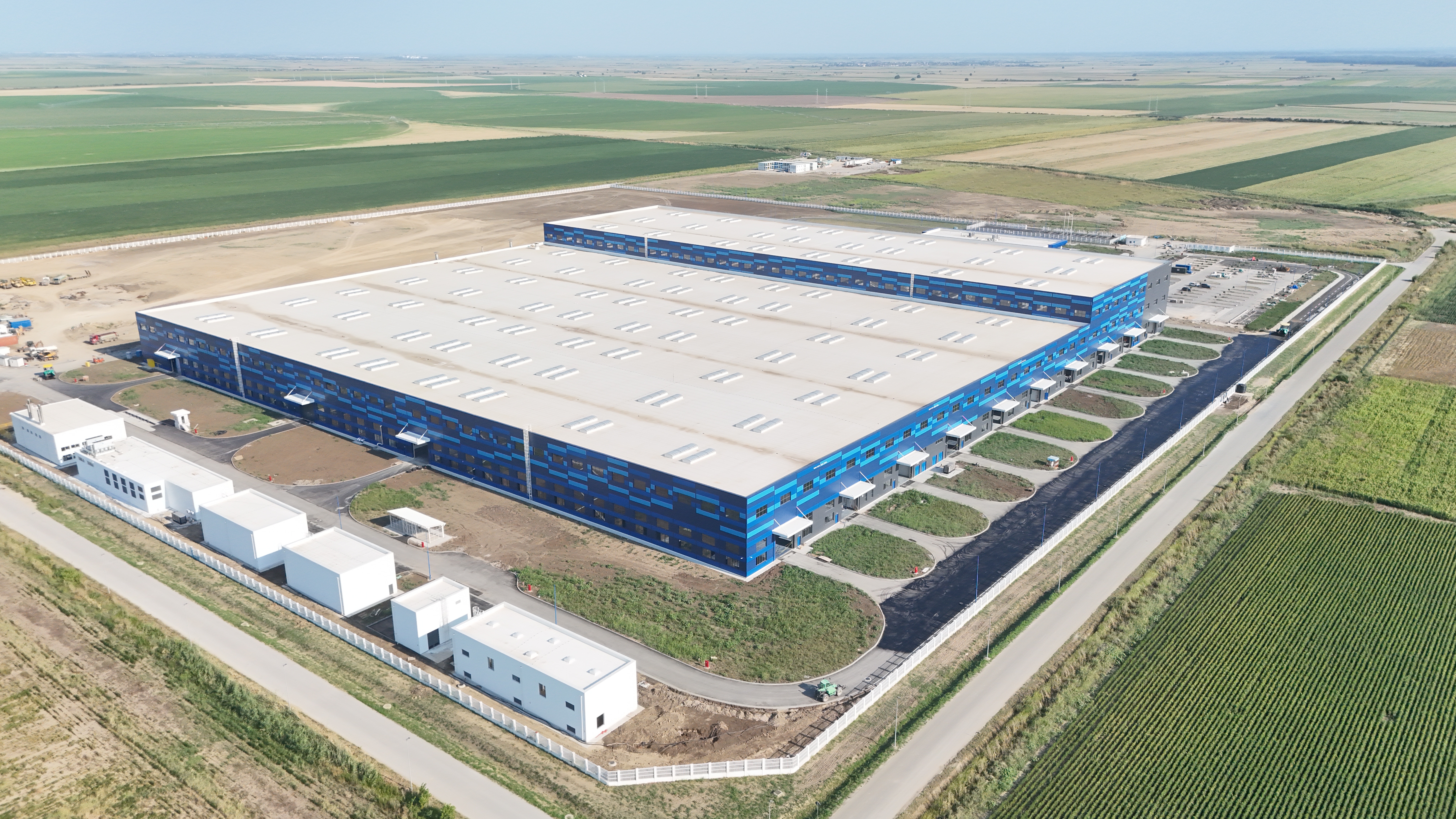 中国建筑塞尔维亚鲁马市机械设备制造基地提前通过竣工验收1.jpg 中国建筑塞尔维亚鲁马市机械设备制造基地提前通过竣工验收1.jpg