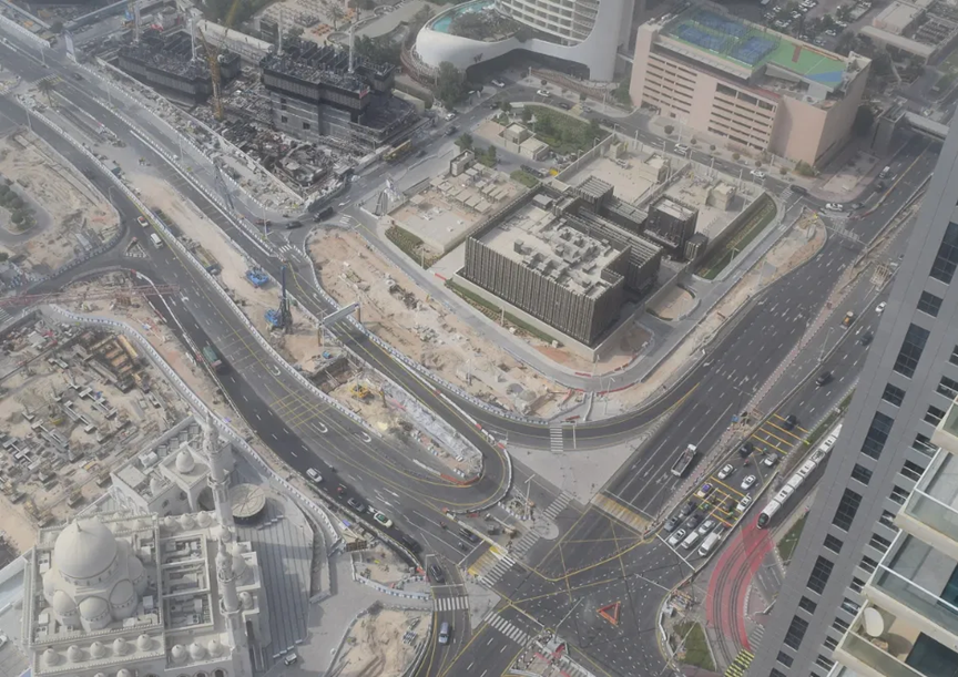 中国建筑迪拜萨勒曼国王街高架桥和纳西姆街升级改造项目完成主要交通导改1.png 中国建筑迪拜萨勒曼国王街高架桥和纳西姆街升级改造项目完成主要交通导改1.png