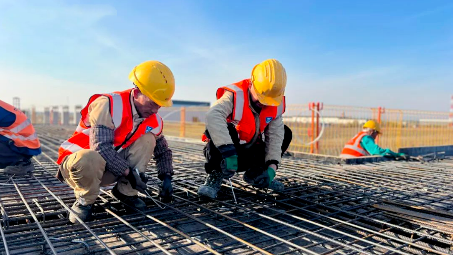 中国建筑塞尔维亚鲁马市机械设备制造基地提前通过竣工验收2.png 中国建筑塞尔维亚鲁马市机械设备制造基地提前通过竣工验收2.png